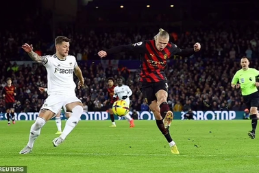 Erling Haaland tiếp tục lập kỷ lục sau cú đúp vào lưới Leeds United