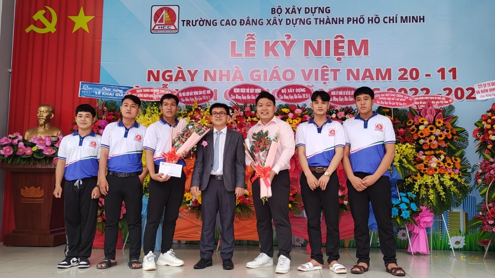 Nhiều trường cao đẳng tổ chức khai giảng trong dịp kỷ niệm Ngày Nhà giáo - 1 Nhiều trường cao đẳng tổ chức khai giảng trong dịp kỷ niệm Ngày Nhà giáo - 1