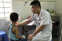 Hà Nội: Nghịch ngợm nhảy xuống bể bơi, bé trai 5 tuổi đuối nước