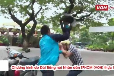 Clip kỹ năng thoát hiểm khi bị tấn công bằng mũ bảo hiểm