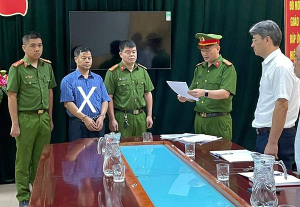 Giám đốc một trung tâm thuộc Trường Đại học Tây Bắc bị bắt - 1 Giám đốc một trung tâm thuộc Trường Đại học Tây Bắc bị bắt - 1
