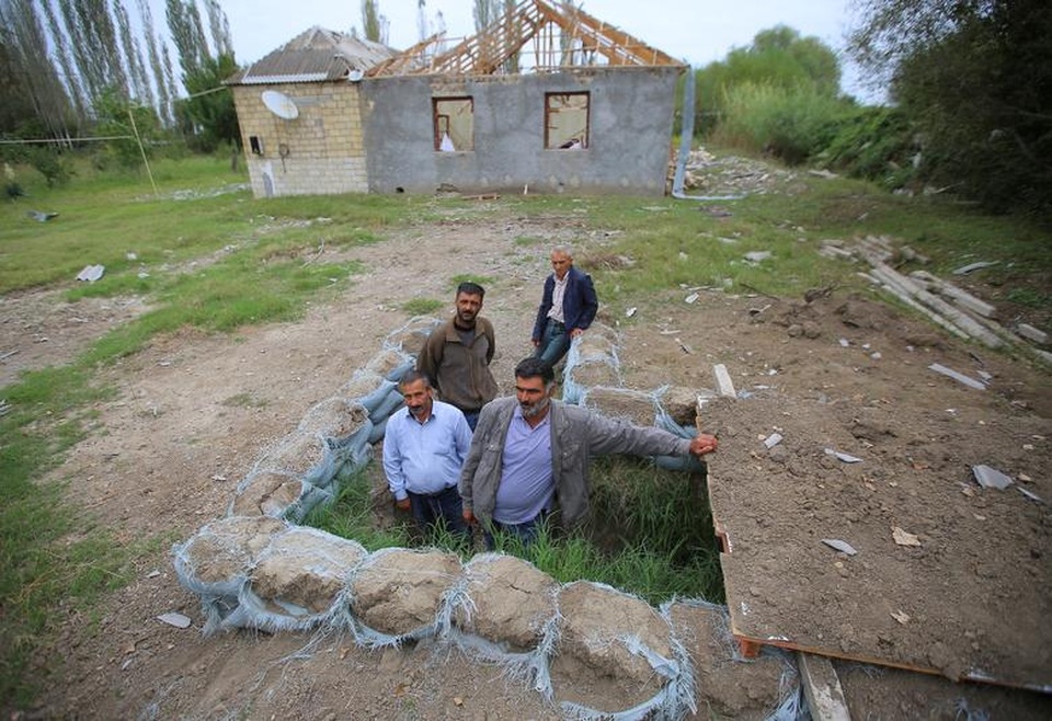 Dân thường “mắc kẹt” giữa làn đạn trong chiến sự Azerbaijan - Amernia - 13 Dân thường “mắc kẹt” giữa làn đạn trong chiến sự Azerbaijan - Amernia - 13