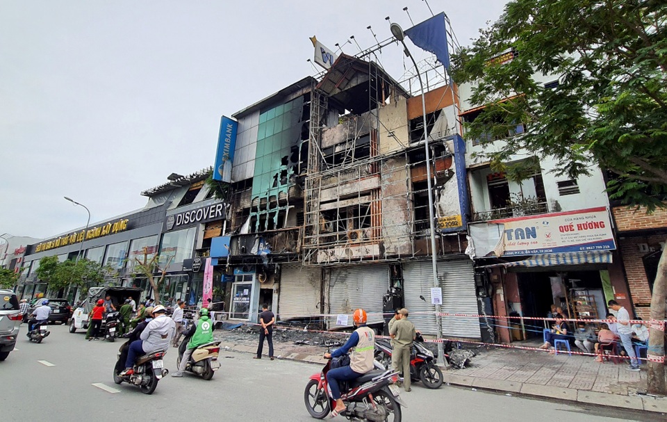 Bất ngờ lời khai của nghi phạm đốt chi nhánh ngân hàng Eximbank - 2 Bất ngờ lời khai của nghi phạm đốt chi nhánh ngân hàng Eximbank - 2