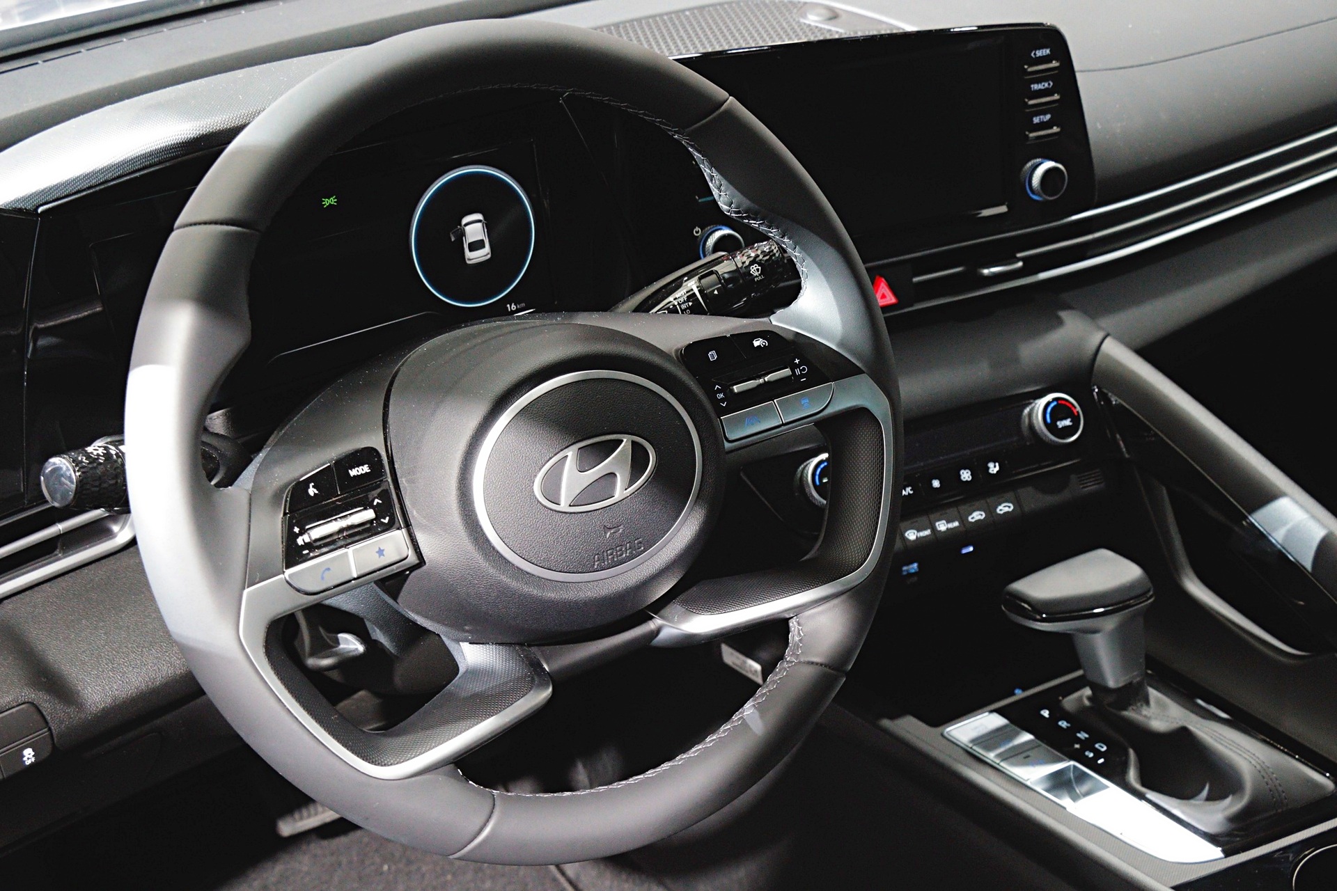 Hyundai Elantra 2025 ra mắt tại Đông Nam Á, chờ ngày về Việt Nam - 11 Hyundai Elantra 2025 ra mắt tại Đông Nam Á, chờ ngày về Việt Nam - 11