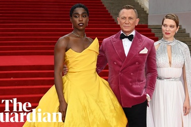 Daniel Craig lịch lãm trên thảm đỏ