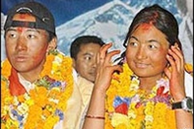 Kết hôn trên nóc nhà thế giới