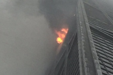 Cháy lớn tại tòa nhà 100 tầng ở Chicago, 5 người bị thương