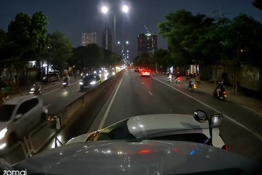 Tài xế xe con lĩnh hậu quả vì tạt đầu xe container