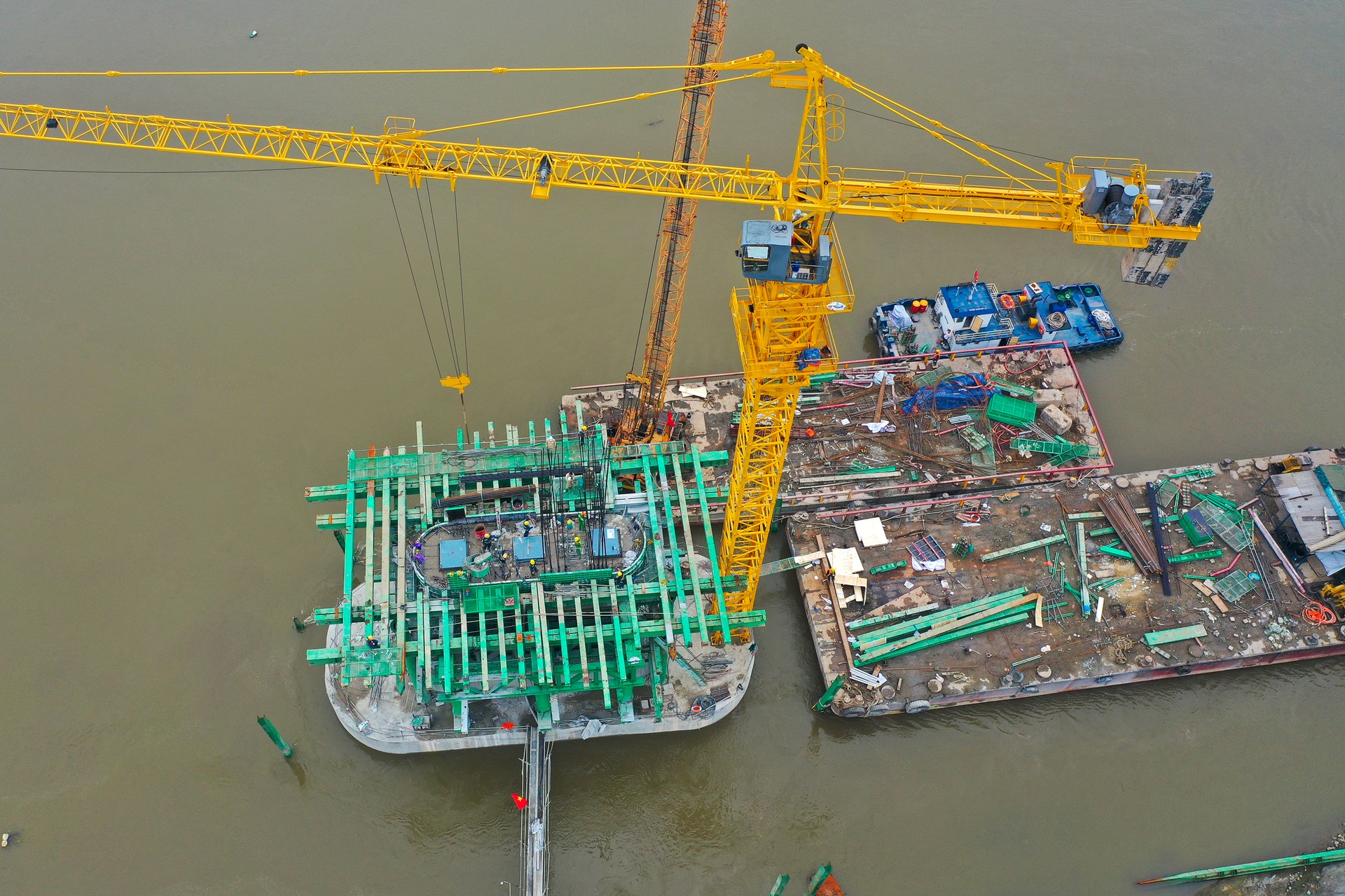 Lộ diện hình hài cầu Phong Châu mới sau 5 tháng thi công - 6 Lộ diện hình hài cầu Phong Châu mới sau 5 tháng thi công - 6