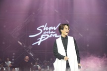 Hà Anh Tuấn hát loạt hit cùng Đen Vâu khiến hơn 10.000 khán giả vỡ òa