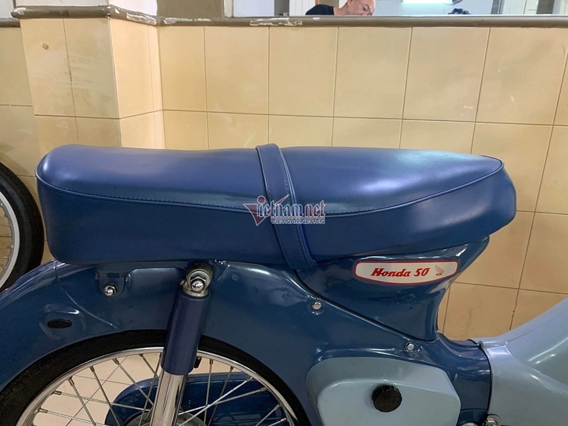 Hàng hiếm Honda Cub C100 đời 1960 chưa đổ xăng giá 600 triệu đồng - 4 Hàng hiếm Honda Cub C100 đời 1960 chưa đổ xăng giá 600 triệu đồng - 4
