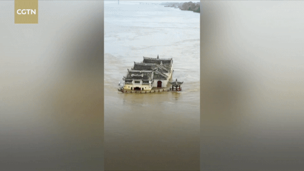Ngôi chùa cổ nằm giữa lòng sông hứng vô số trận đại hồng thủy vẫn đứng vững - 1 Ngôi chùa cổ nằm giữa lòng sông hứng vô số trận đại hồng thủy vẫn đứng vững - 1