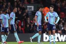 Saliba nhận thẻ đỏ, Arsenal trắng tay trên sân Bournemouth