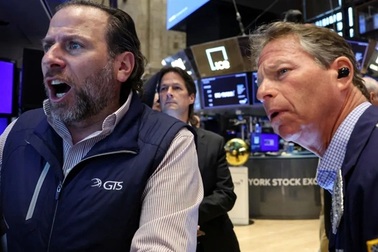 Chứng khoán Mỹ tăng điểm sau ngày Tổng thống Trump nhậm chức