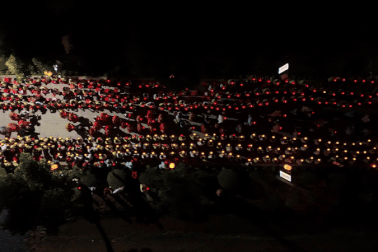 Thắp sáng 35.000 hoa đăng nguyện cầu thế giới hòa bình ở TPHCM