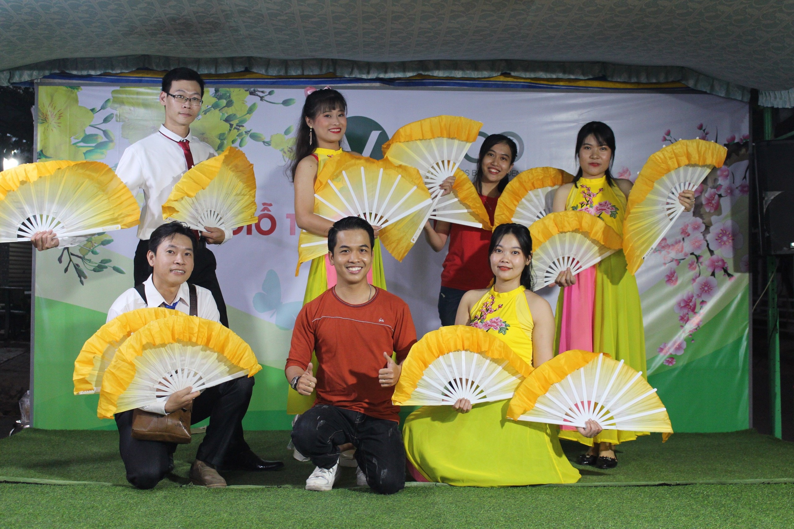 Chàng ca sĩ 10 năm ròng ngày làm đêm hát để giữ lửa đam mê - 3