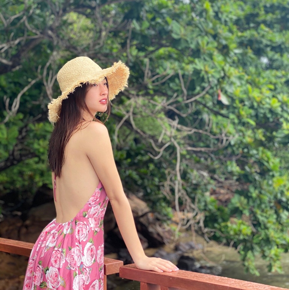 Hoa hậu Lương Thùy Linh tung ảnh bikini nóng bỏng chào hè - 6 Hoa hậu Lương Thùy Linh tung ảnh bikini nóng bỏng chào hè - 6