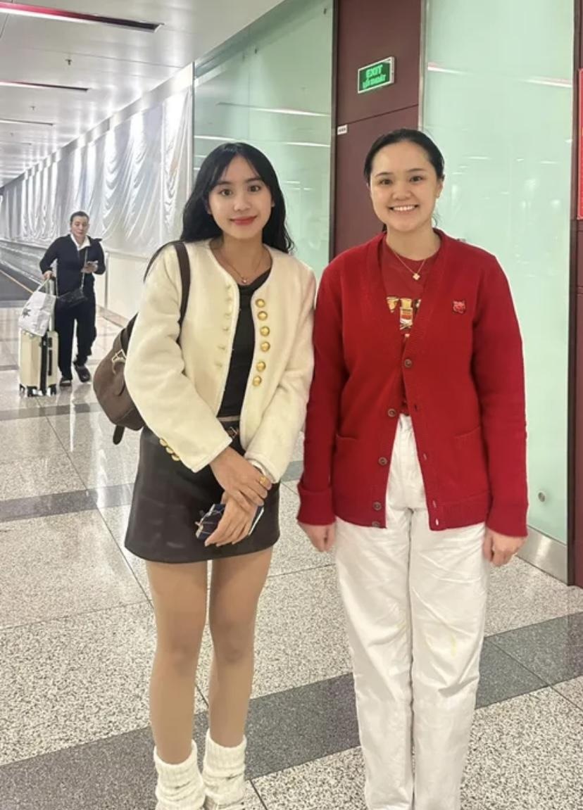 Bà xã Duy Mạnh diện hàng hiệu trăm triệu đồng nhưng vẫn bị chê lạc quẻ - 1 Bà xã Duy Mạnh diện hàng hiệu trăm triệu đồng nhưng vẫn bị chê lạc quẻ - 1