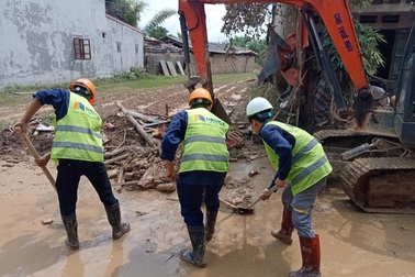 Chung tay khắc phục hậu quả bão lũ các tỉnh Đông Bắc