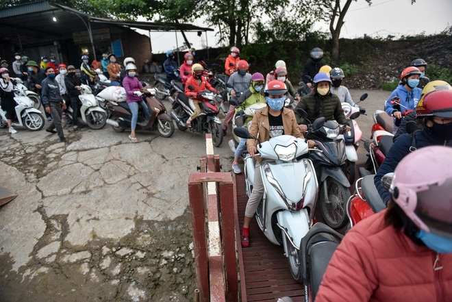 Hải Dương: Dẹp yên bến phà này, lại ùn ùn chen chúc tại bến khác - 4