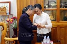 Phu nhân Tổng Bí thư, Chủ tịch nước Lào thăm Phu nhân cố Tổng Bí thư Nguyễn Phú Trọng