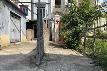 Hà Nội: Một hộ dân ngang nhiên xây tường kiên cố lấn chiếm ngõ đi chung