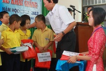 Xúc động lễ khai giảng ở ngôi trường đặc biệt