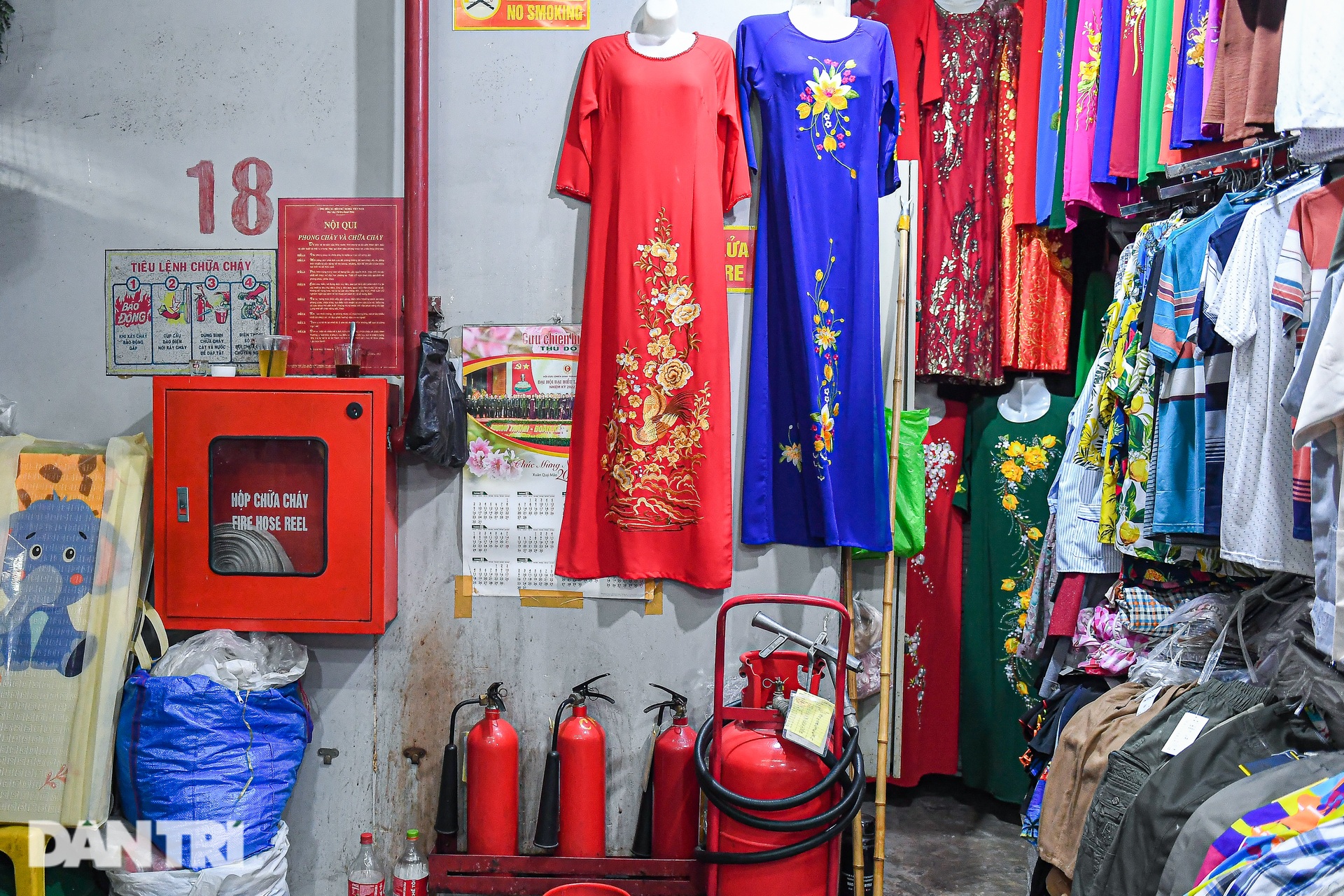 Bên trong khu chợ trăm tuổi của Hà Nội được đưa xuống lòng đất - 13 Bên trong khu chợ trăm tuổi của Hà Nội được đưa xuống lòng đất - 13