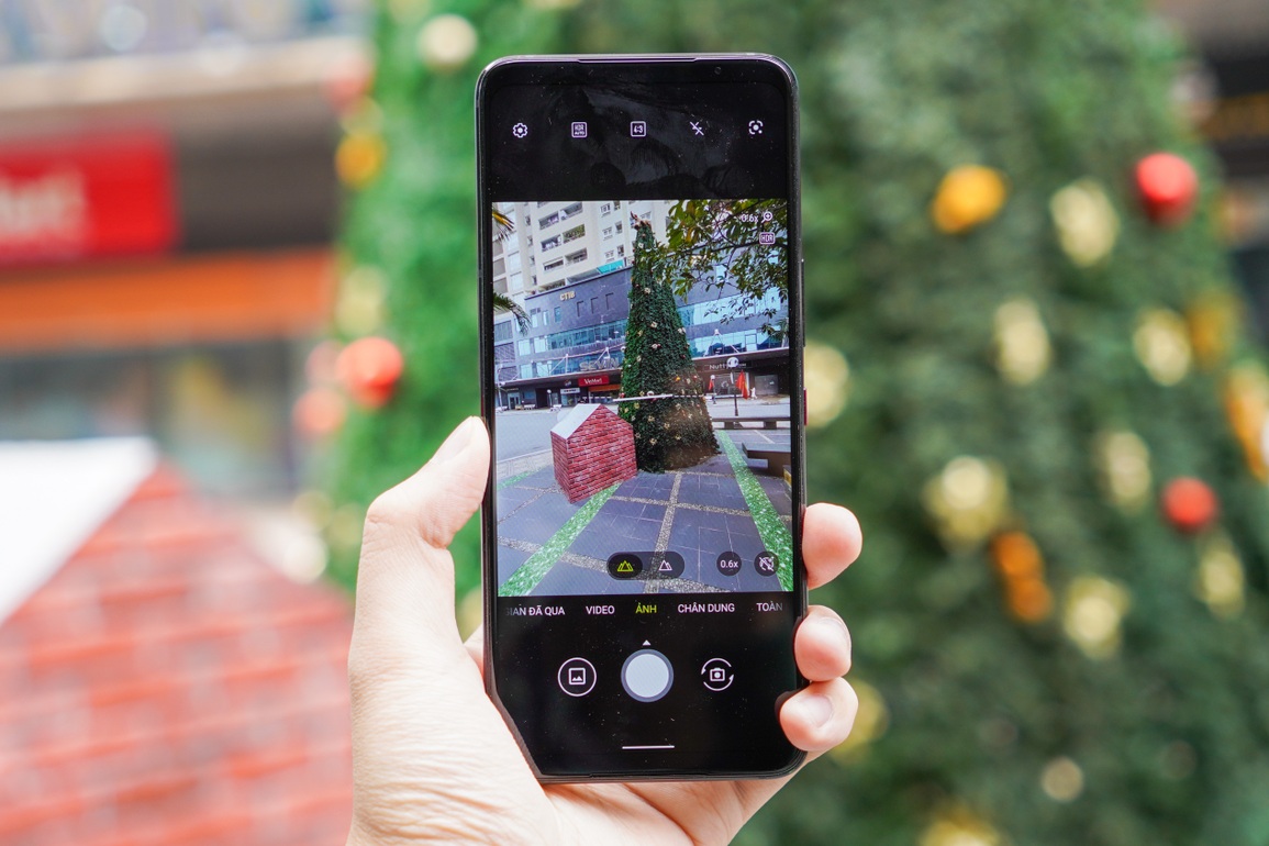 Đánh giá ROG Phone 5: thiết kế hầm hố, nhiều tính năng đặc biệt - 5 Đánh giá ROG Phone 5: thiết kế hầm hố, nhiều tính năng đặc biệt - 5