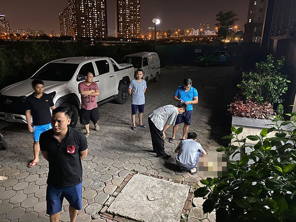 Hà Nội: Bé gái 4 tuổi rơi từ tầng 24 chung cư xuống đất - 1 Hà Nội: Bé gái 4 tuổi rơi từ tầng 24 chung cư xuống đất - 1
