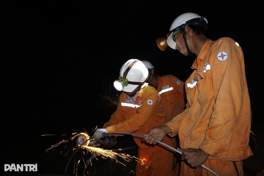 Hơn 99% khách hàng tại miền Trung - Tây Nguyên được cấp điện trở lại - 1