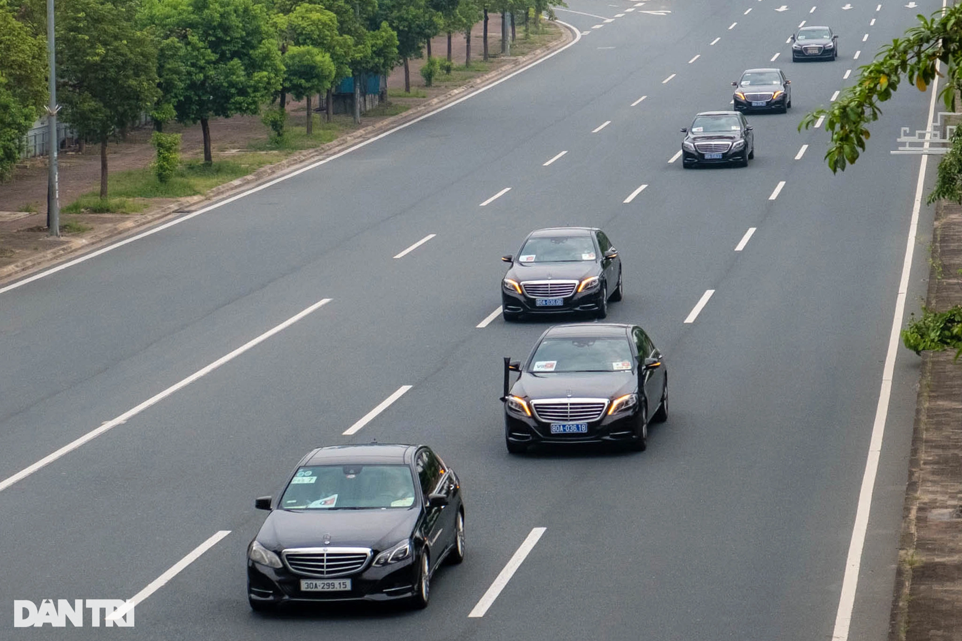 Dàn xe đặc chủng hộ tống Tổng thống Hàn Quốc trên đường phố Hà Nội - 9