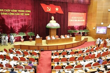 Gắn kết chặt chẽ giữa "xây" và "chống" trong thực hành nêu gương