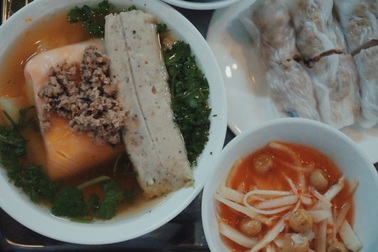 Vợ chồng người Tày "cõng" đặc sản Cao Bằng về Hà Nội