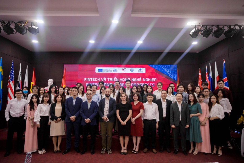 Ngành Công nghệ tài chính đang phát triển nhanh nhưng thiếu nhân lực - 2 Ngành Công nghệ tài chính đang phát triển nhanh nhưng thiếu nhân lực - 2