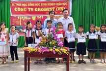 Grobest Việt Nam trao 60 suất học bổng đến học sinh nghèo ở Kiên Giang