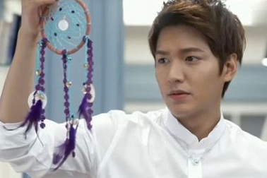 Bán hàng online hốt bạc nhờ ăn theo cơn sốt Kim Tan