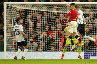 Vì sao C.Ronaldo đánh đầu khủng khiếp đến vậy?