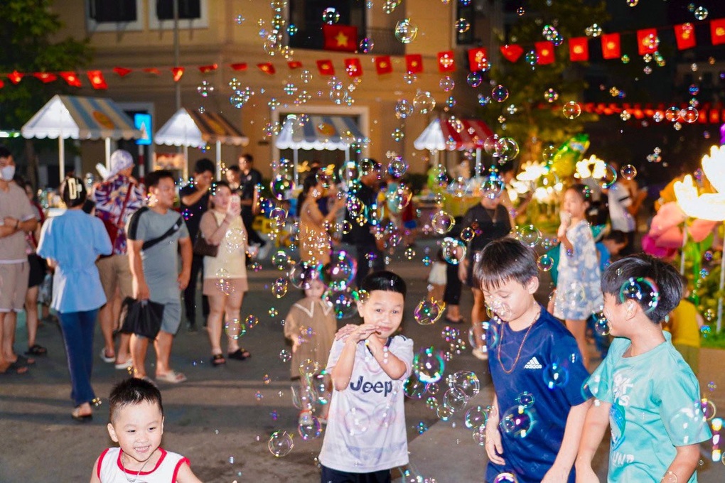 Ngập tràn sắc hè miền nhiệt đới tại Hello Summer Vincom Shophouse Royal Park - 2 Ngập tràn sắc hè miền nhiệt đới tại Hello Summer Vincom Shophouse Royal Park - 2