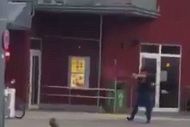 Quay được cảnh kẻ tấn công nã súng điên cuồng ở Munich, Đức