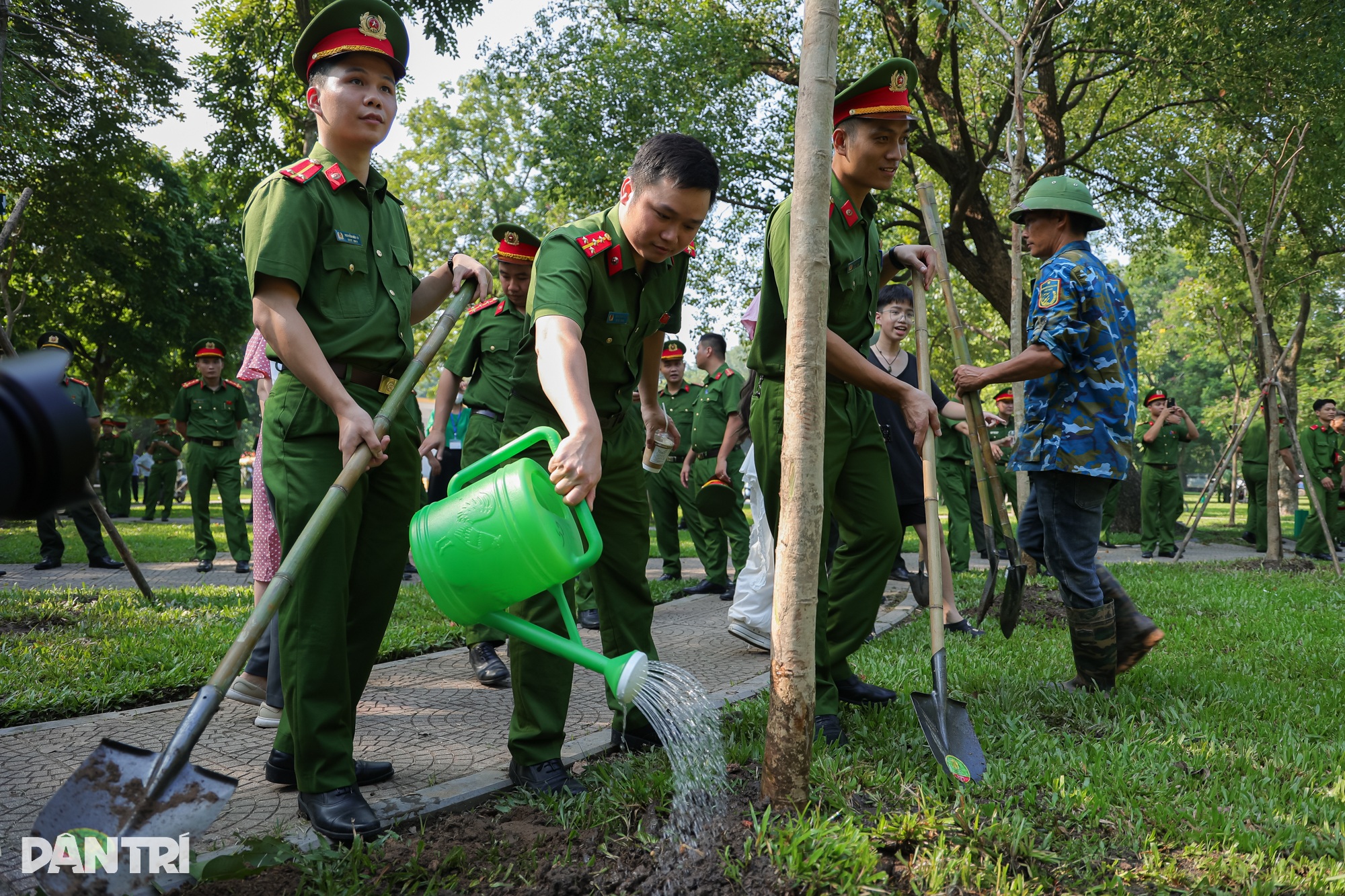 Hòa Minzy, Quốc Thiên cùng dàn sao trồng cây vì Thủ đô xanh - 8