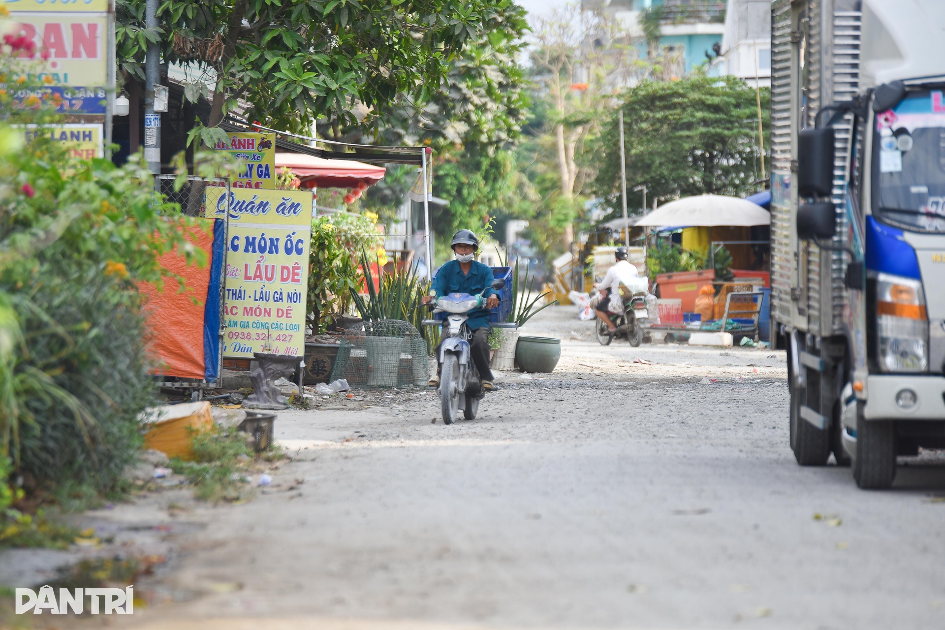 Người dân than trời vì con đường hơn 20 năm chưa từng trải nhựa - 12 Người dân than trời vì con đường hơn 20 năm chưa từng trải nhựa - 12