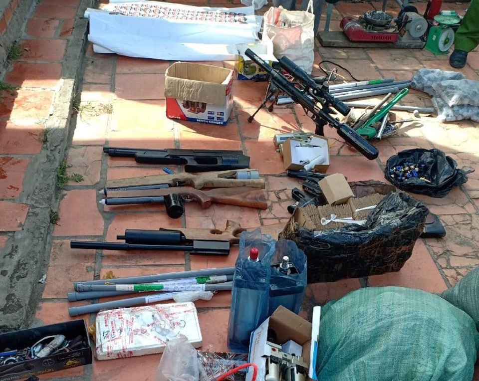Nam thanh niên từ Đồng Tháp sang Vĩnh Long thuê nhà… sản xuất súng - 1