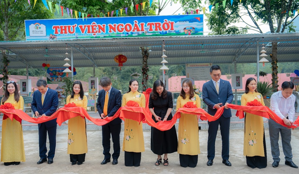 Chứng khoán KB khánh thành Lớp học cầu vồng tại Hòa Bình - 1 Chứng khoán KB khánh thành Lớp học cầu vồng tại Hòa Bình - 1