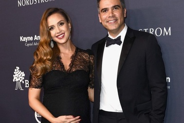 "Thiên thần bóng tối" Jessica Alba vừa sinh con trai