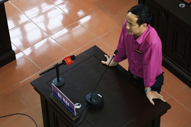 Vụ chạy thận tử vong: Điều dưỡng trưởng khai ghi thêm vào văn bản sau sự cố