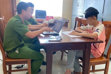 Bắt 8 thanh niên chém người đi đường, đăng lên mạng khoe "chiến tích"