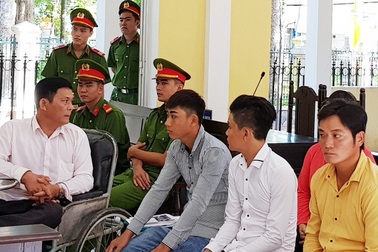 Cả nhà vào tù vì chống người thi hành công vụ