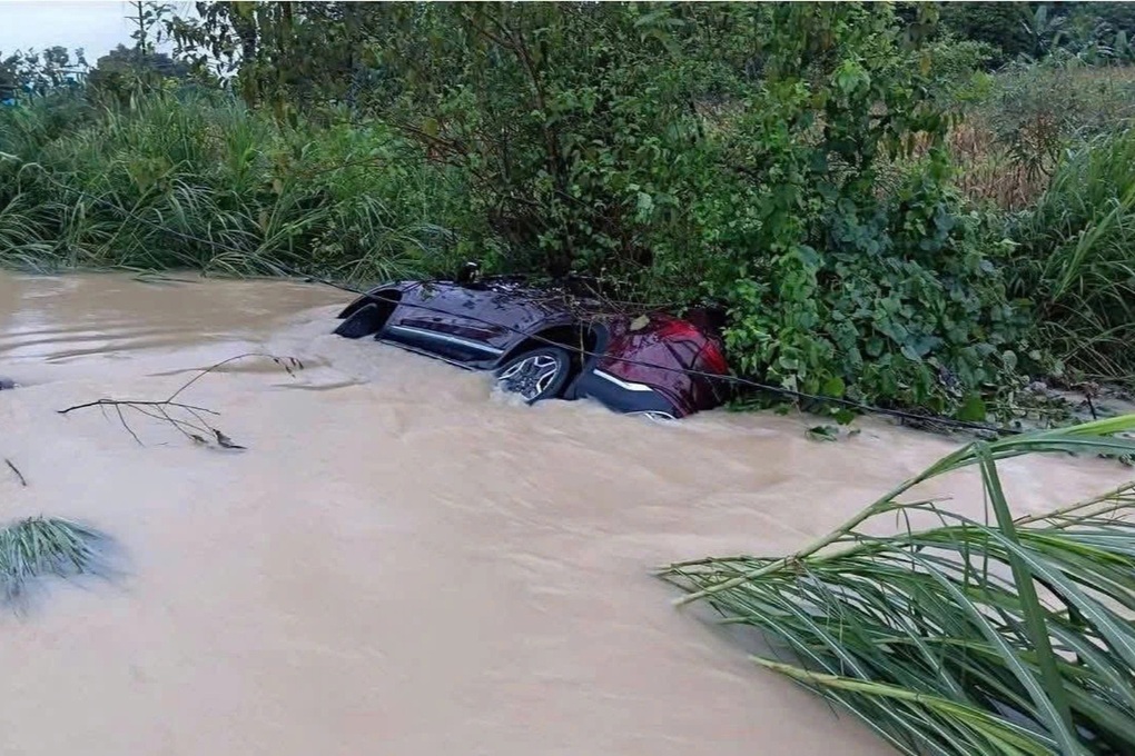 5 người trên ô tô Santa Fe thoát nạn: Đừng để công nghệ dẫn dắt - 1 5 người trên ô tô Santa Fe thoát nạn: Đừng để công nghệ dẫn dắt - 1