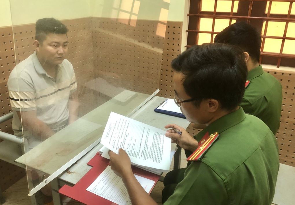 Về xã vùng sâu lừa hàng chục người làm sổ đỏ giả - 1 Về xã vùng sâu lừa hàng chục người làm sổ đỏ giả - 1